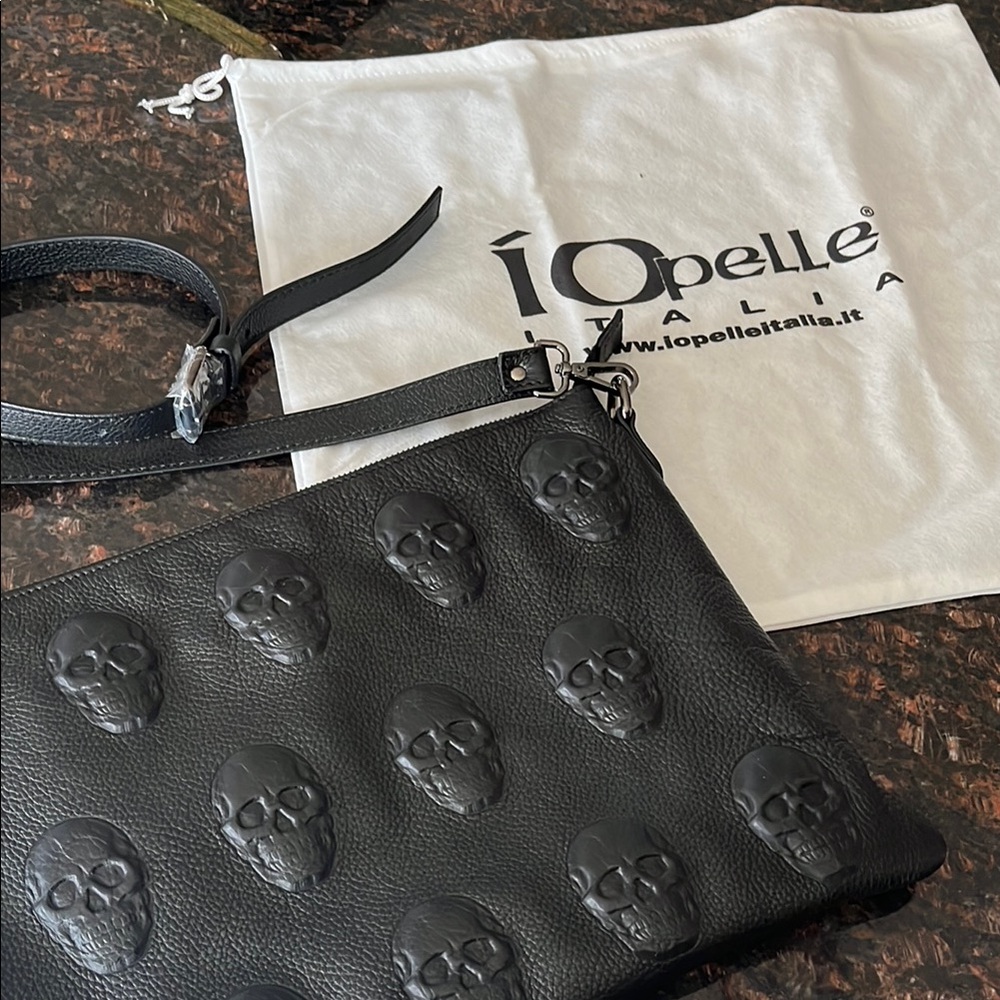 IOpelle Italia BLK Leather Multi Skull Crossbody With Detachable Strap & Dust Bg - Picture 3 of 17
